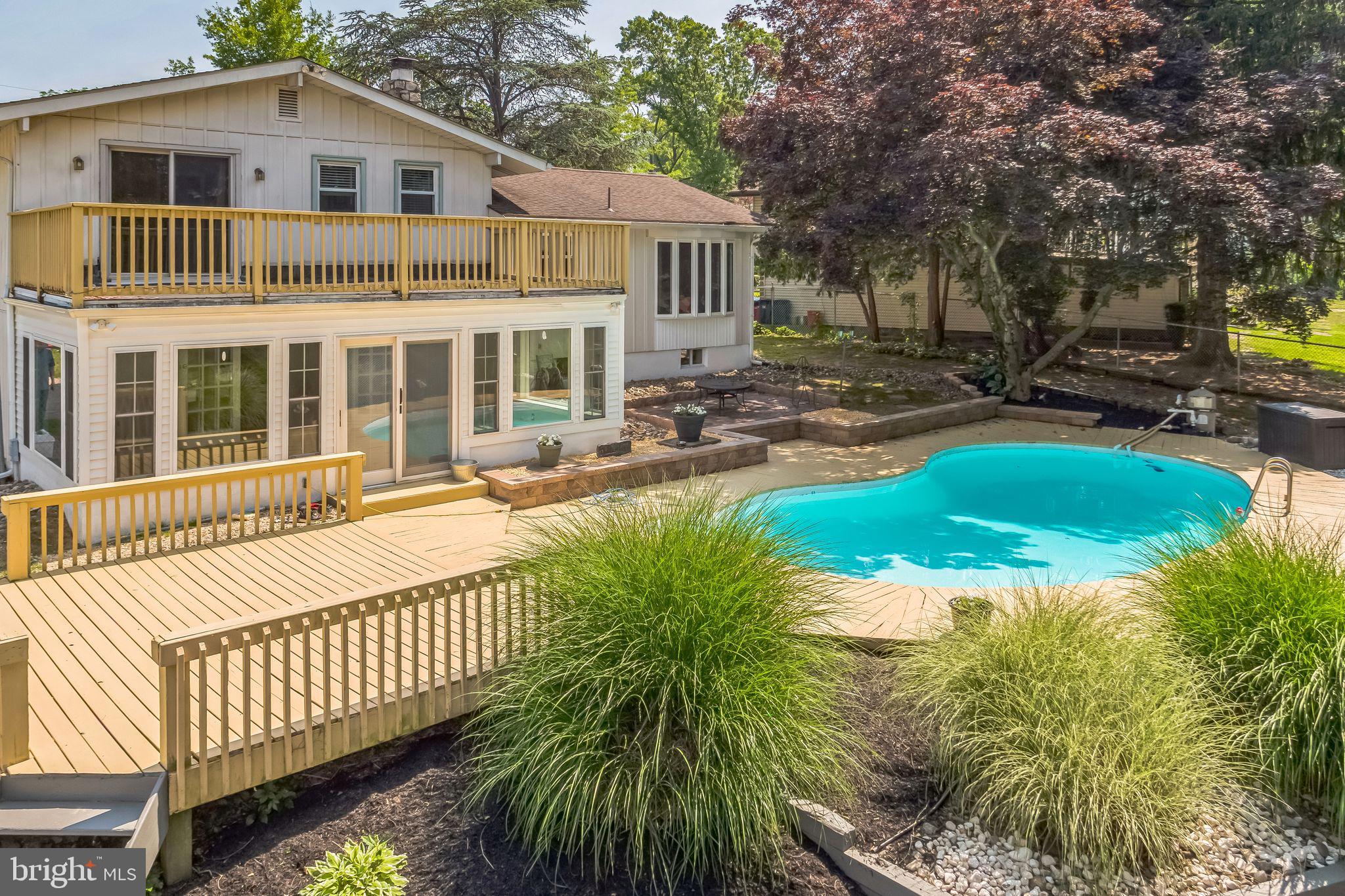 147 Heather Road Haddon Township, NJ 08107 - Photo 7 of 31 Sunroom view!