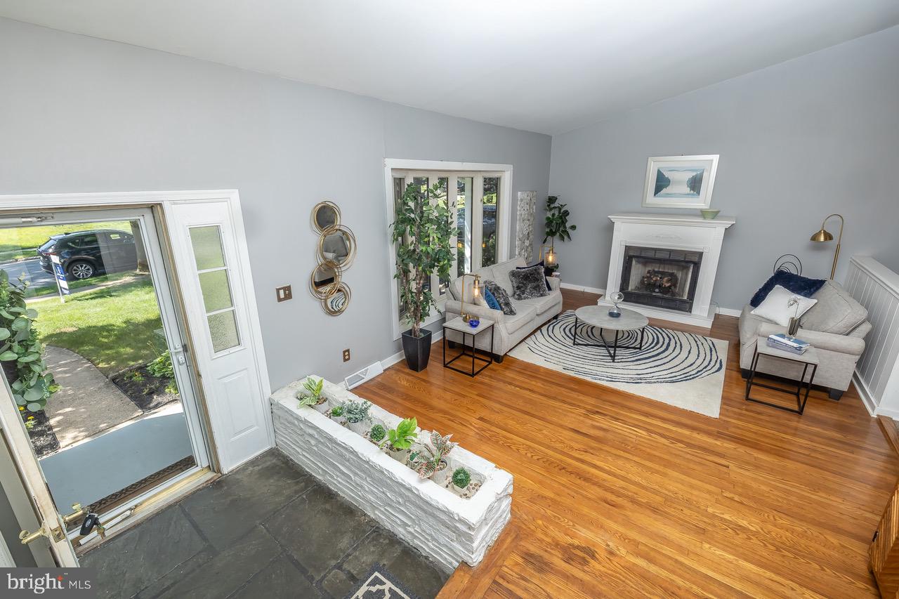 147 Heather Road Haddon Township, NJ 08107 - Photo 10 of 31 Vaulted ceilings