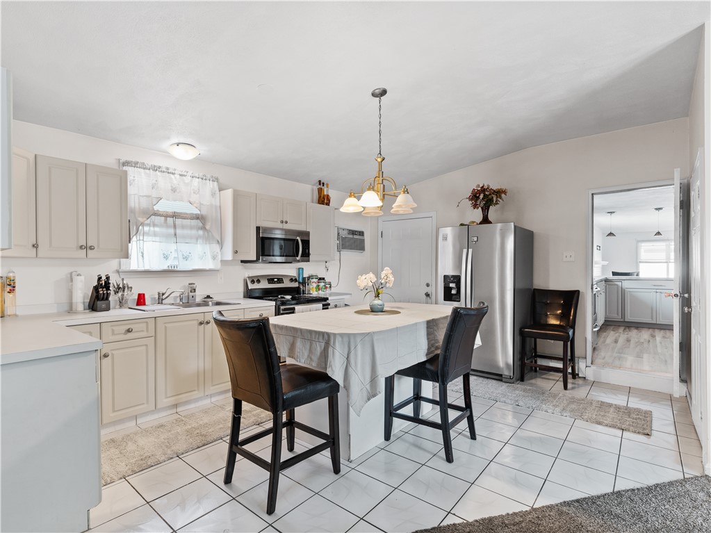 24 Shadbush Road Warwick, RI 02888 - Photo 3 of 28