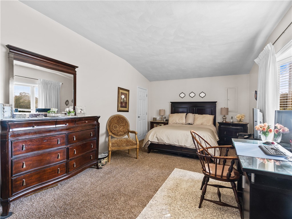 24 Shadbush Road Warwick, RI 02888 - Photo 10 of 28