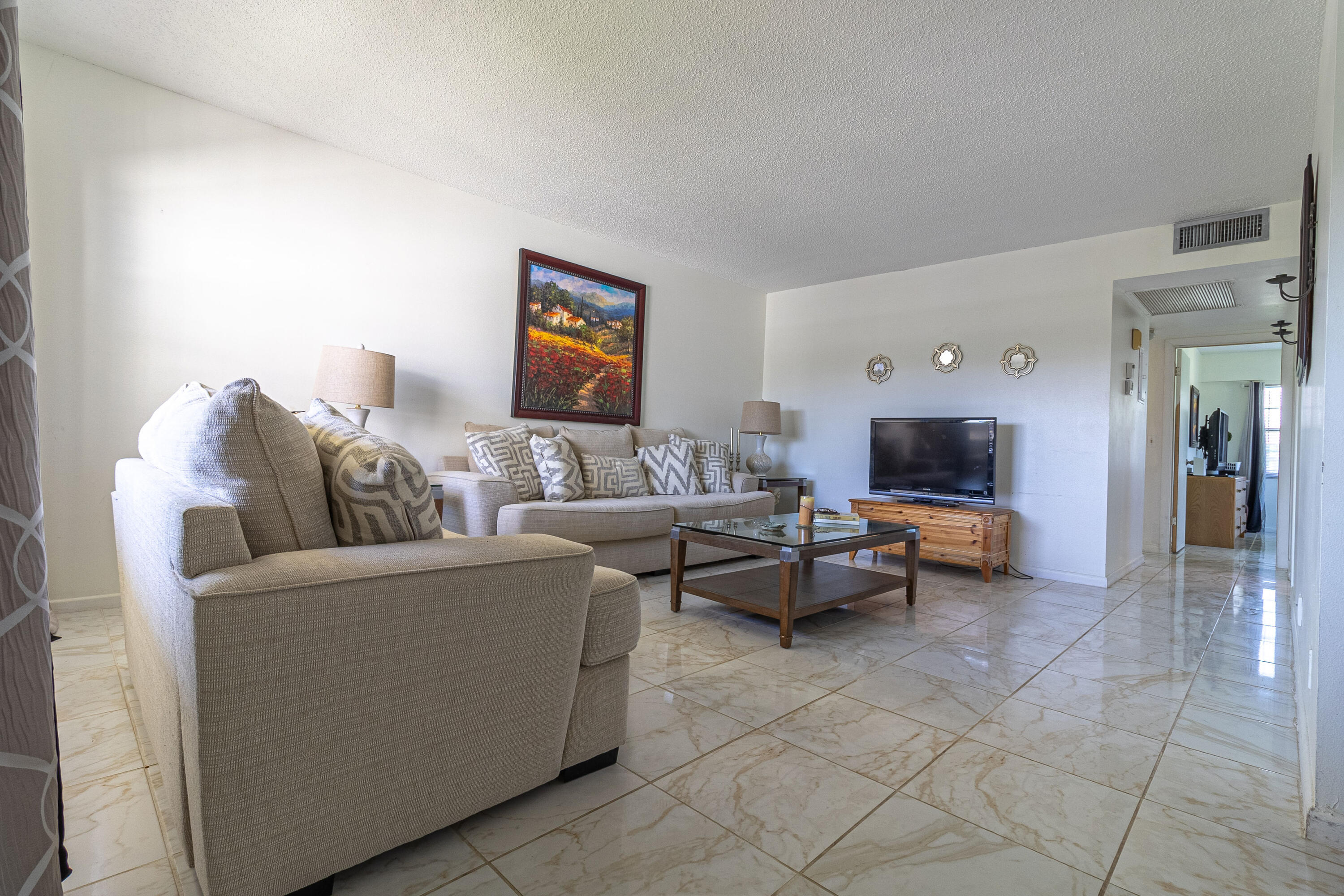 158 Mansfield D Boca Raton, FL 33434 - Photo 13 of 26 Living-room-3