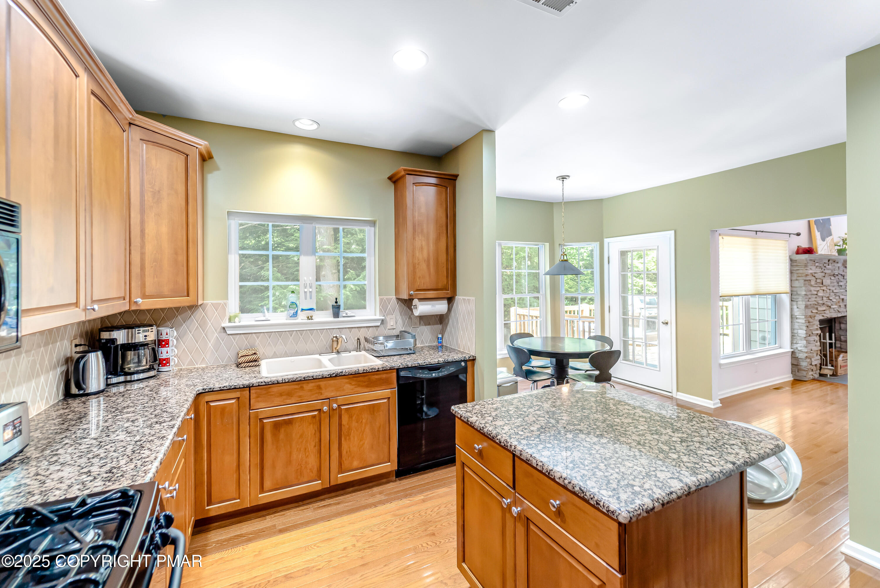 215 Hermit Thrush Road Pocono Pines, PA 18350 - Photo 19 of 40 215HermitThrushRd-14