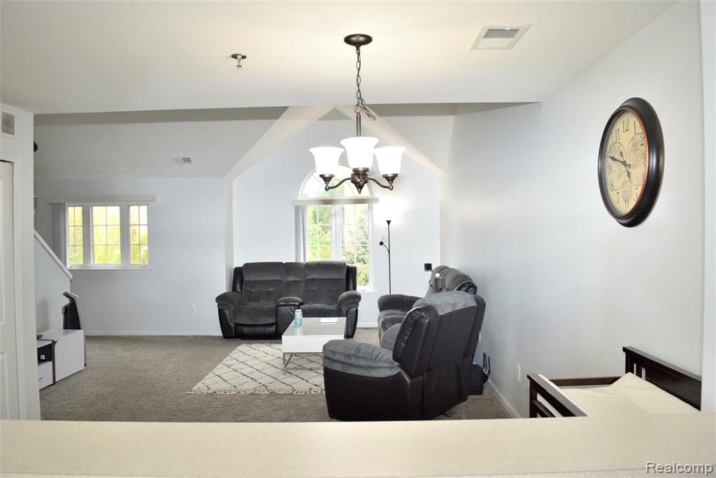 20047 Rodeo Court Southfield, MI 48075 - Photo 4 of 29