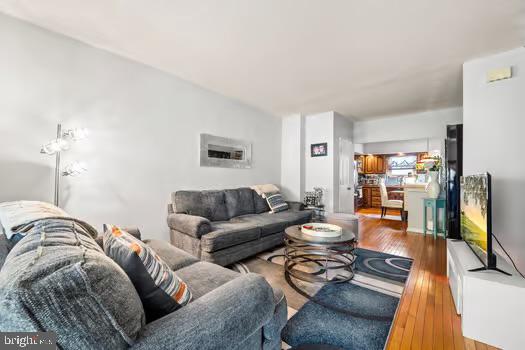 2613 South 13th Street Philadelphia, PA 19148 - Photo 4 of 21 Living room