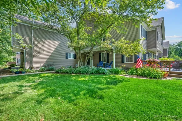 $2,300 | 453 Village Creek Drive, Unit 453, Lake In The Hills, IL 60156