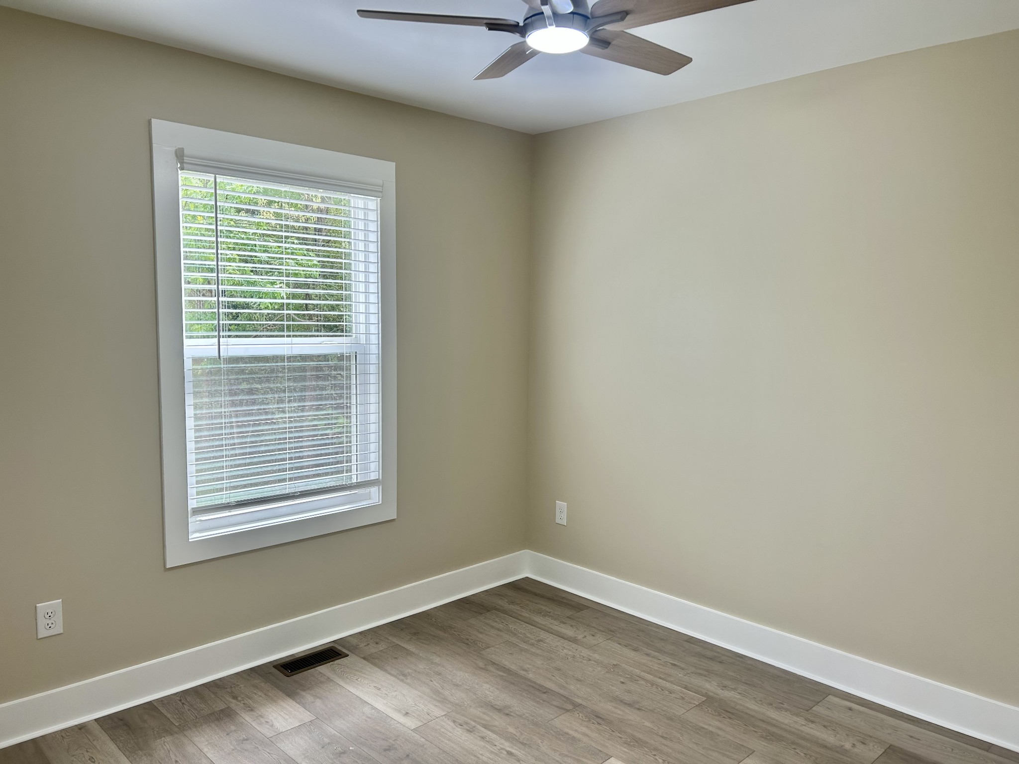 113 West Coffee Street Manchester, TN 37355 - Photo 24 of 31 an empty room with a window