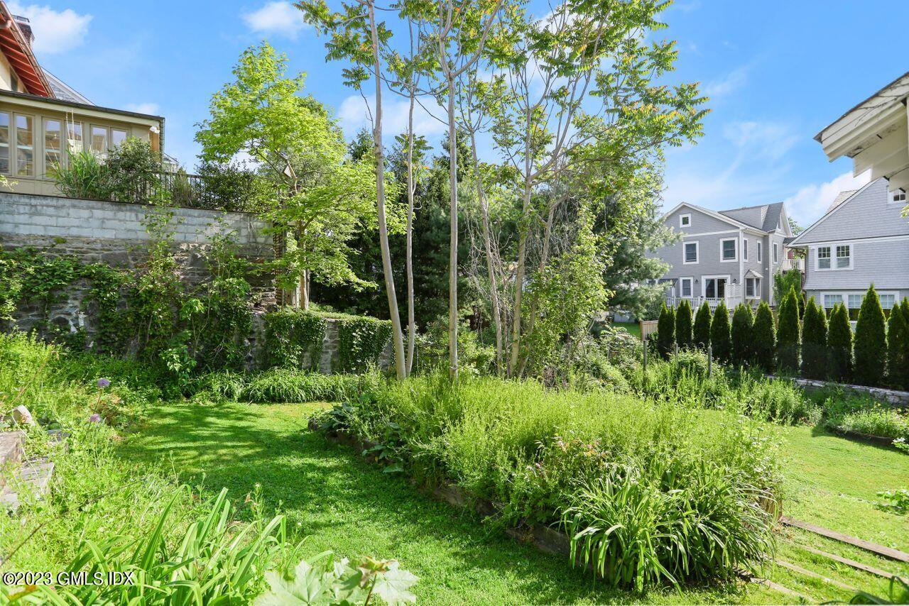 21 Ridge Street Greenwich, CT 06830 - Photo 7 of 15 a view of a garden in front of house