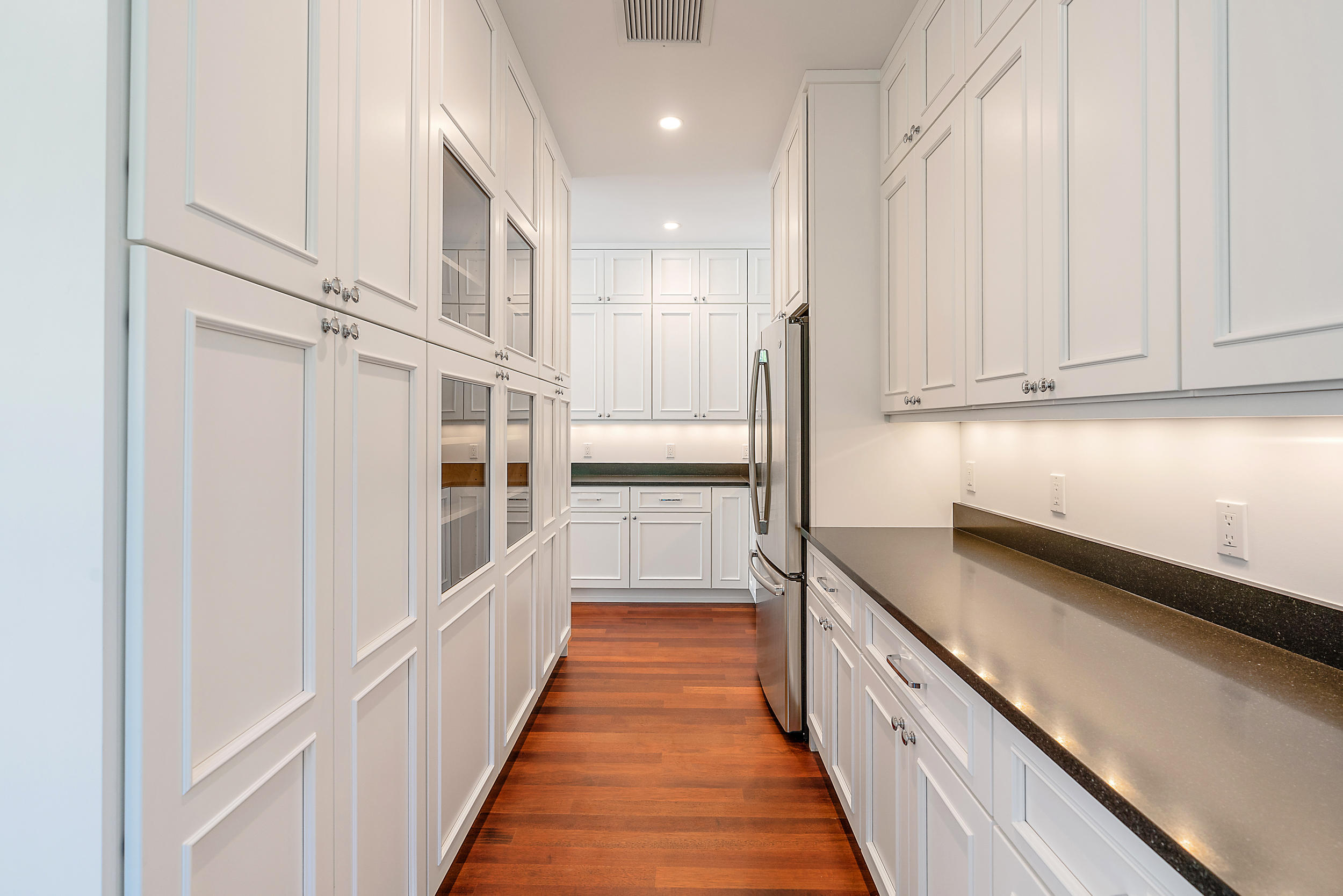 25 South Beach Road Hobe Sound, FL 33455 - Photo 17 of 28 a view of a kitchen with a stove