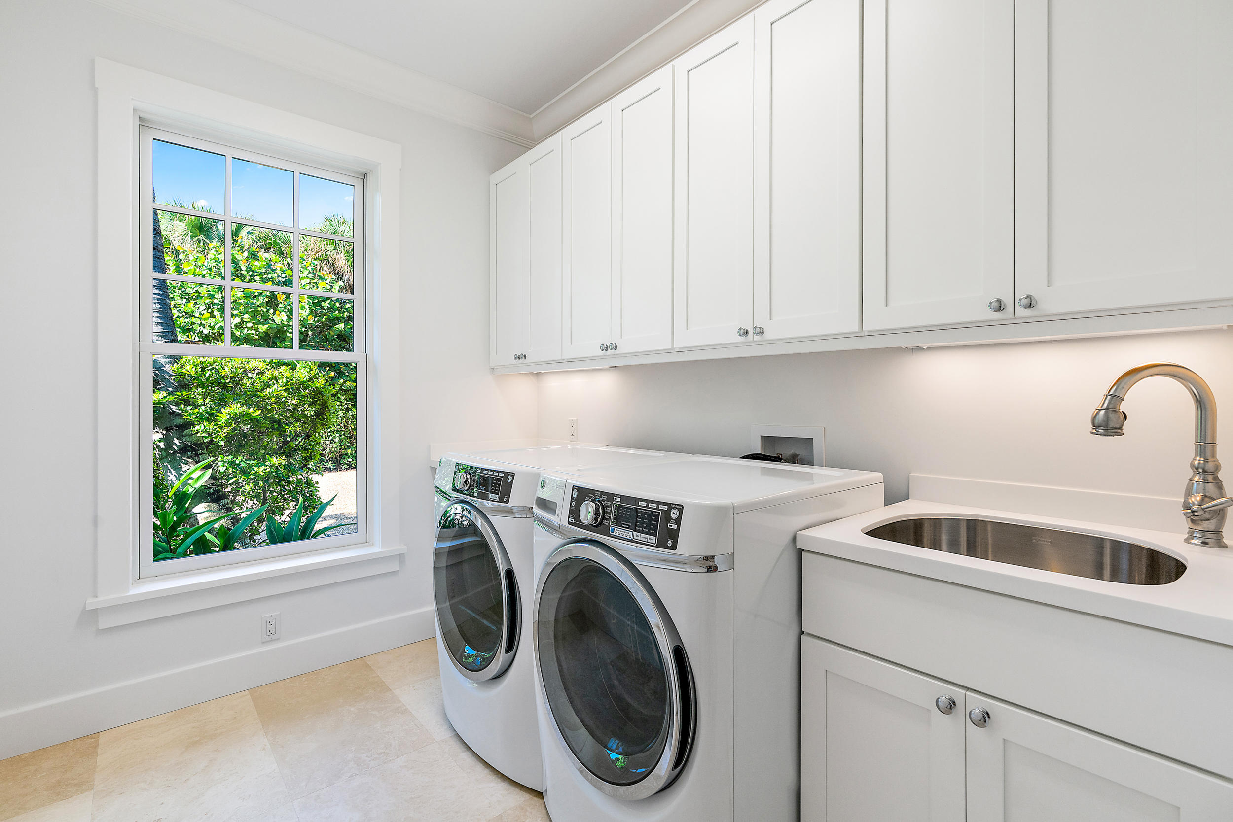 25 South Beach Road Hobe Sound, FL 33455 - Photo 19 of 28 a utility room with dryer and washer