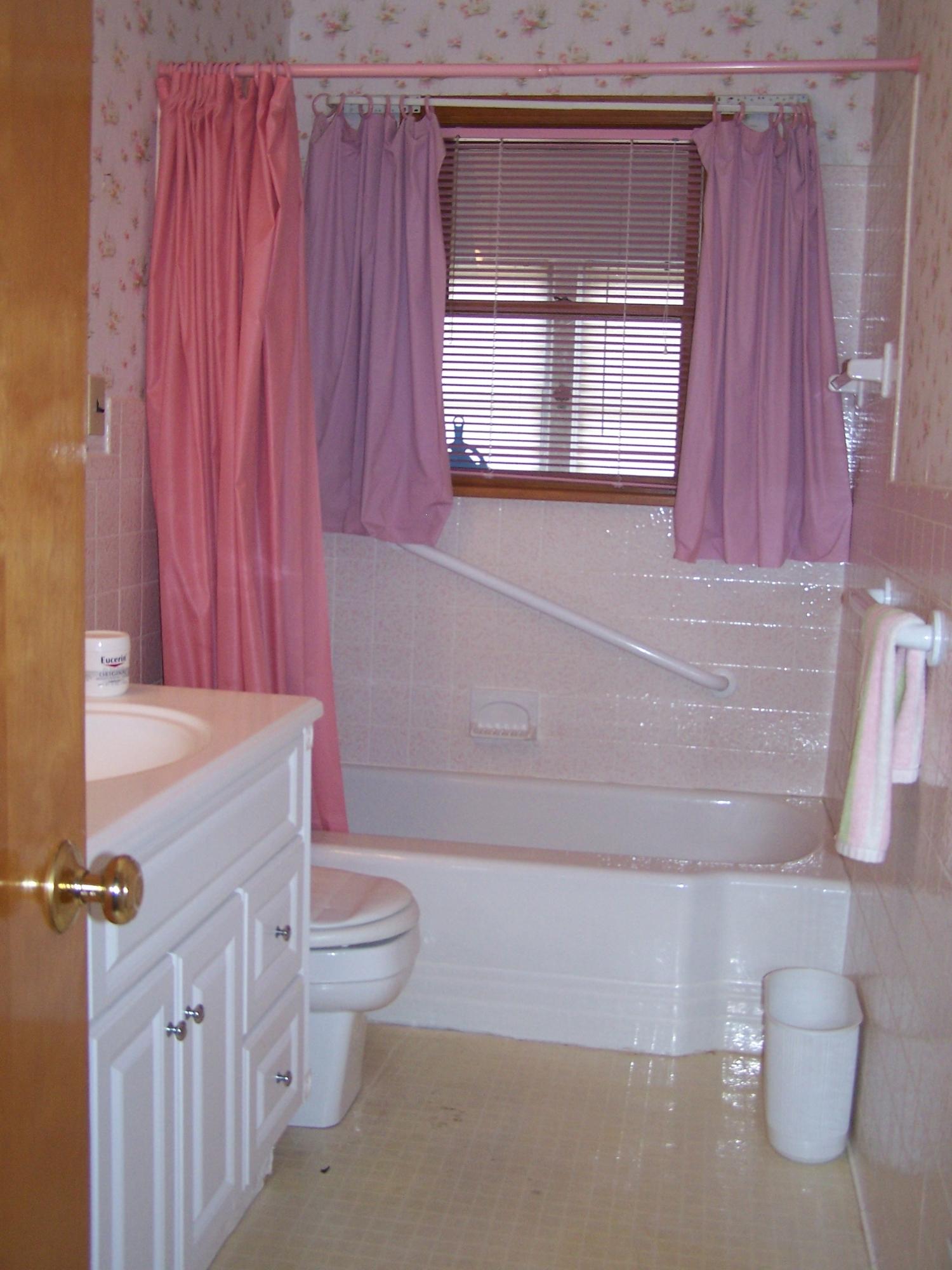 1570 West Ruritan Road Roanoke, VA 24012 - Photo 8 of 12 Full Hall Bath Main Level