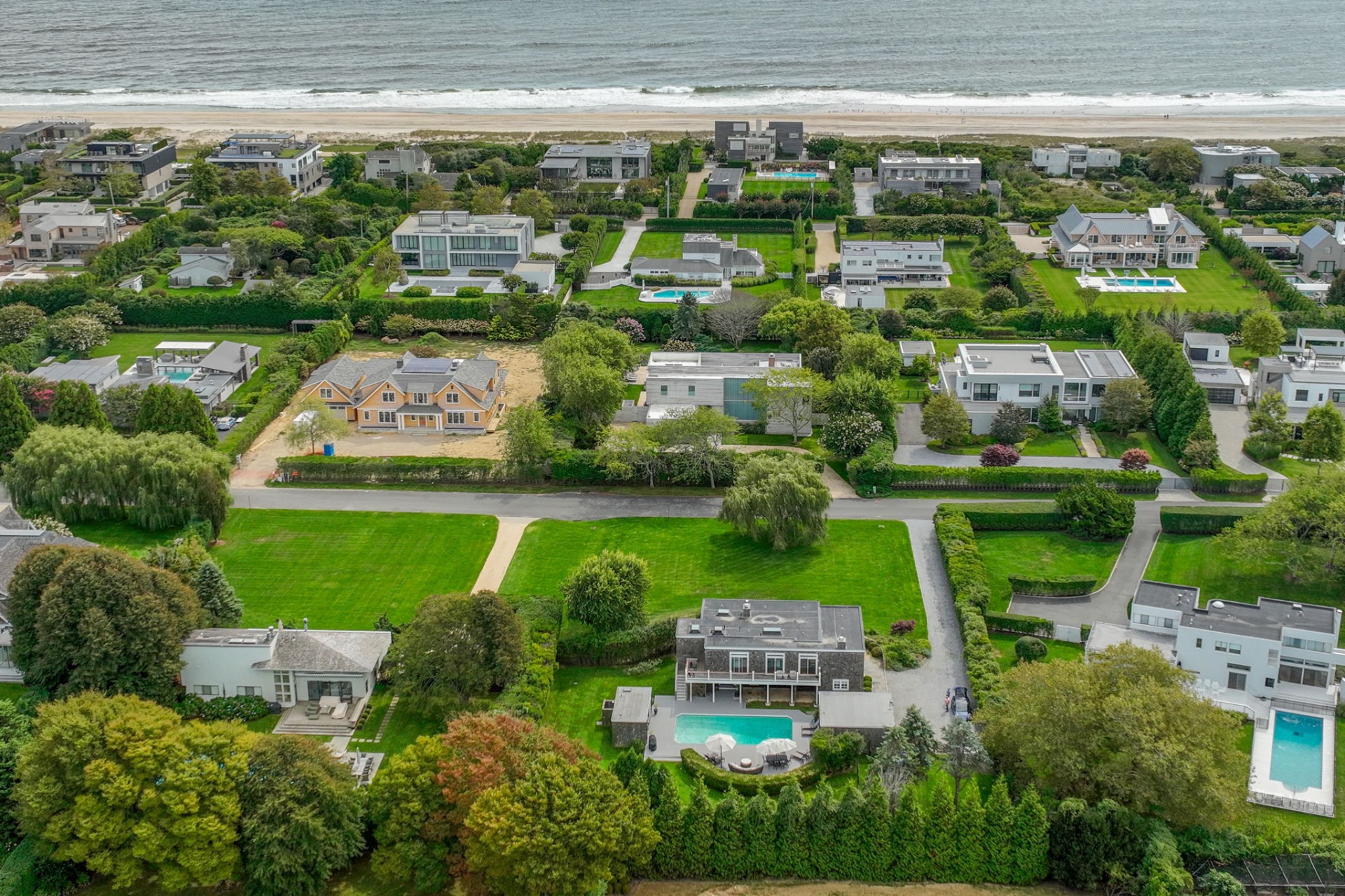 80 Sandpiper Lane Bridgehampton, NY 11932 - Photo 32 of 35 a view of a city