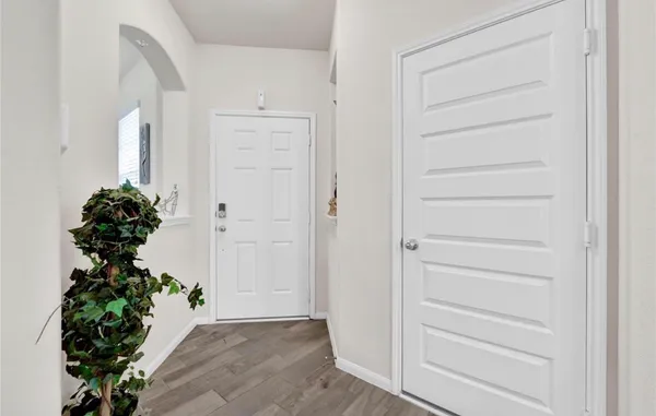 a view of entryway with flower pot