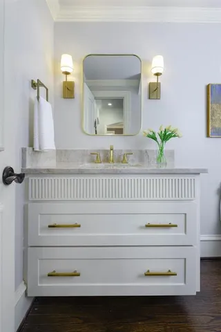 a close view of a dresser