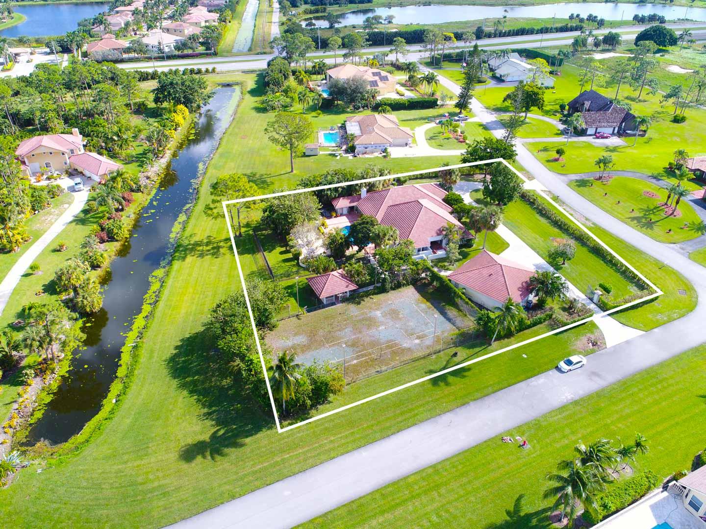Aerial full estate border