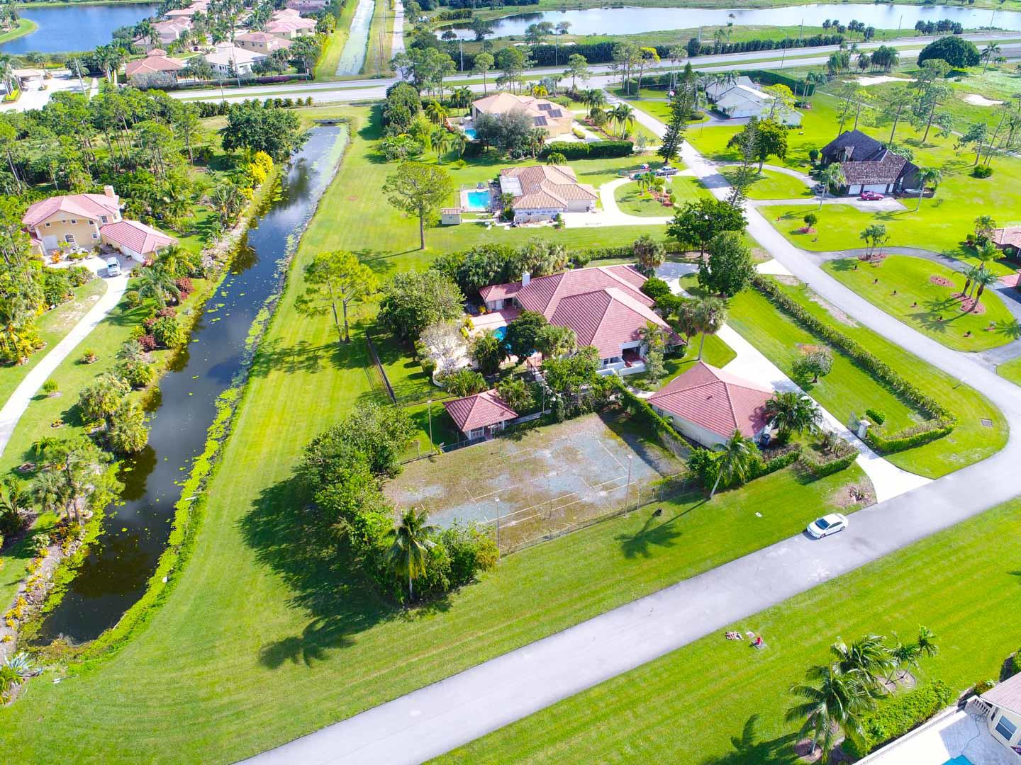 Aerial from side tennis court