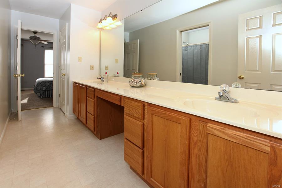 607 Grand View Ridge Court Eureka, MO 63025 - Photo 13 of 24 Gallery Image 13
