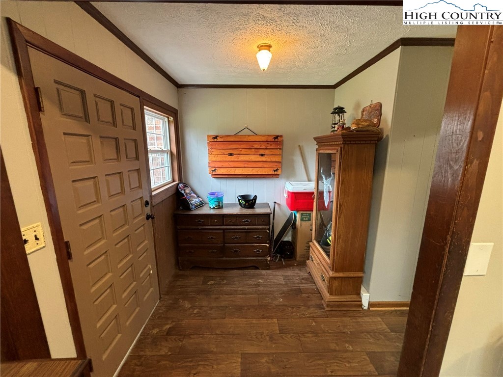224 Alex Wellborn Road Deep Gap, NC 28618 - Photo 9 of 26 a room with furniture and a window