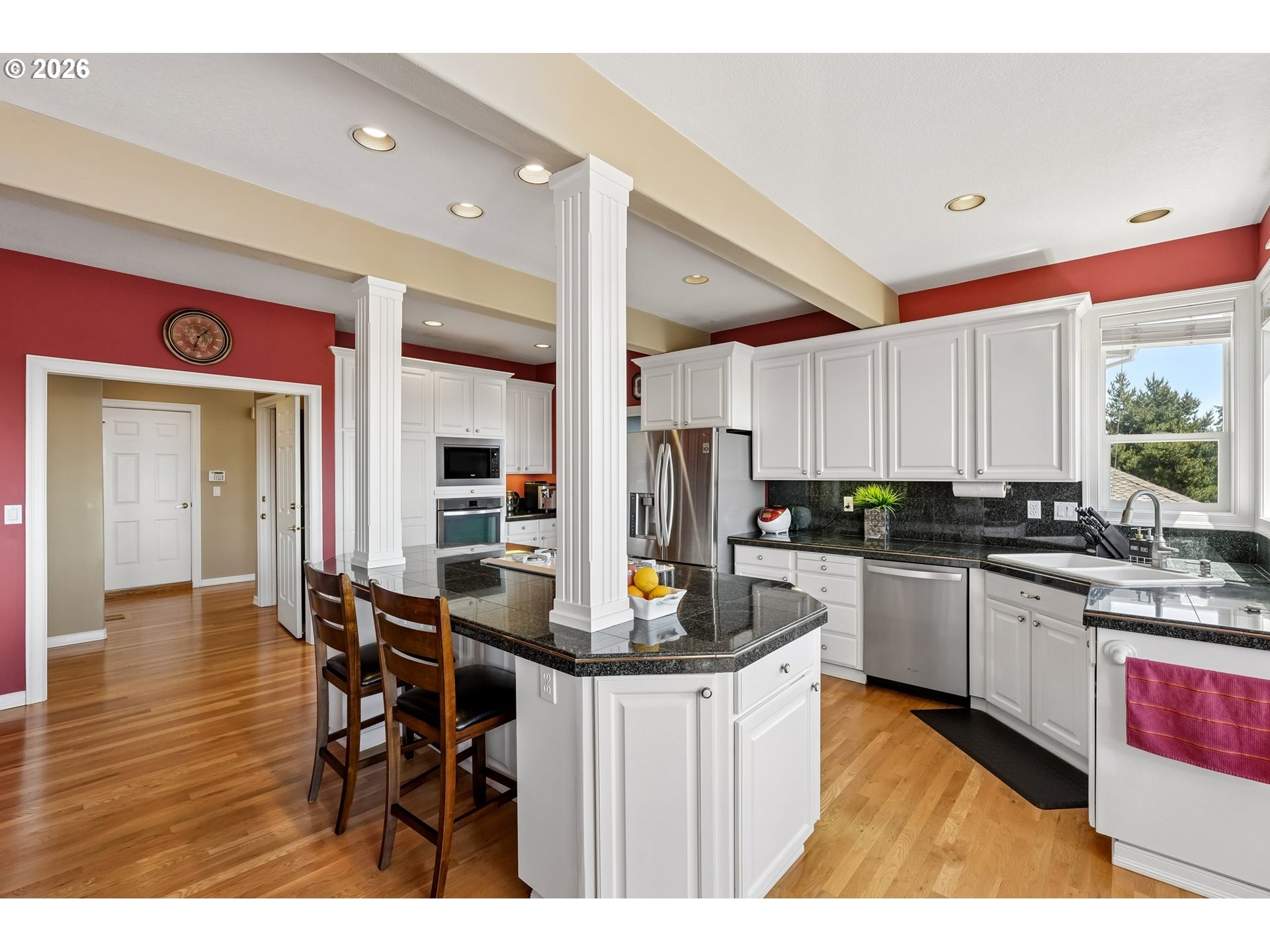 11904 Southwest Viewcrest Court Tigard, OR 97224 - Photo 17 of 47