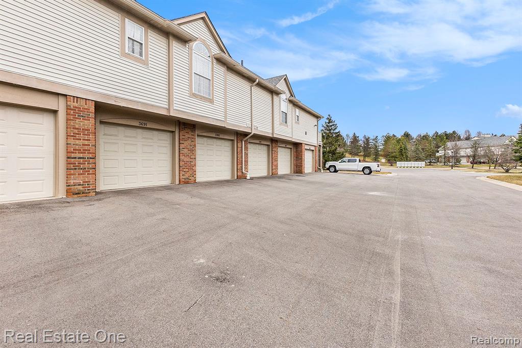 3705 Oakmonte Boulevard, Unit 9 Rochester, MI 48306 - Photo 25 of 31 Gallery Image 25