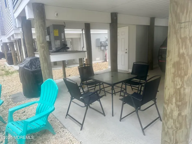 a view of an outdoor space