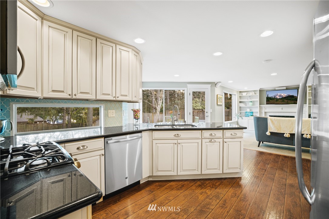 3419 241st Place Southeast Sammamish, WA 98029 - Photo 9 of 35 Gallery Image 9