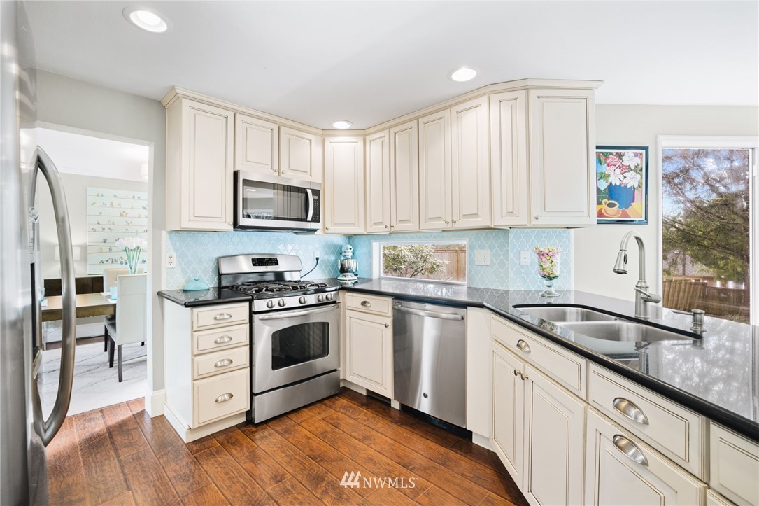 3419 241st Place Southeast Sammamish, WA 98029 - Photo 10 of 35 Gallery Image 10