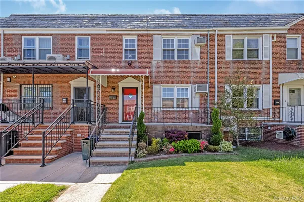 $970,000 | 73-34 174th Street | Hillcrest