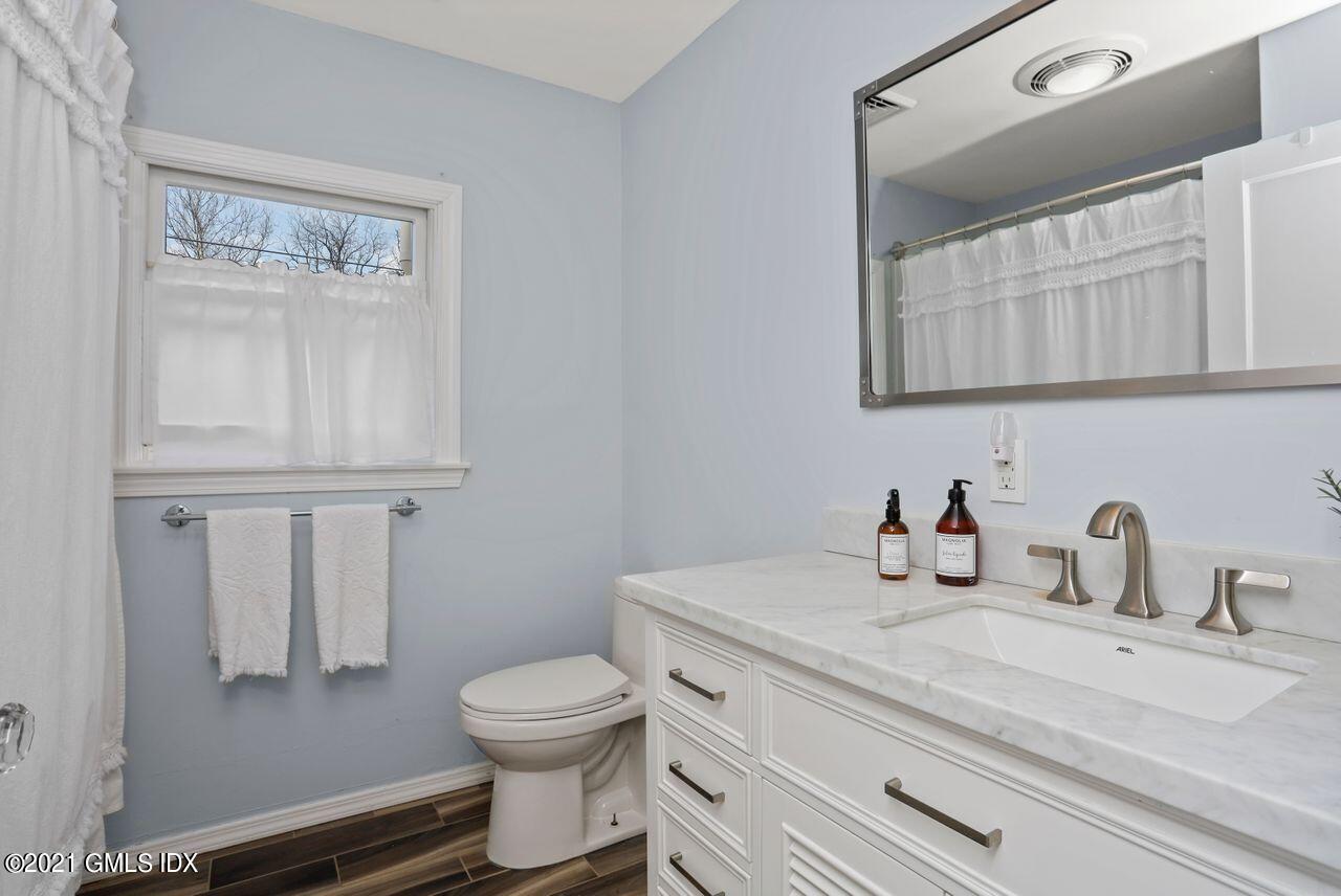55 Oval Avenue Riverside, CT 06878 - Photo 18 of 29 a bathroom with a toilet a sink and mirror