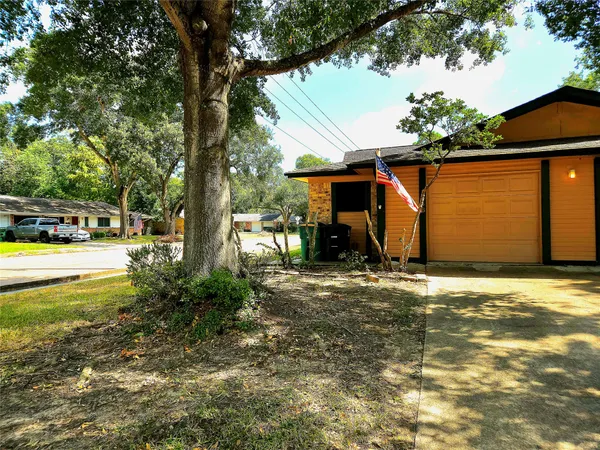 $1,700 | 1546 Ramada Drive, Houston, TX 77062