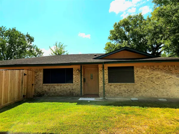 $1,700 | 1546 Ramada Drive, Houston, TX 77062