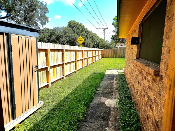 $1,700 | 1546 Ramada Drive, Houston, TX 77062