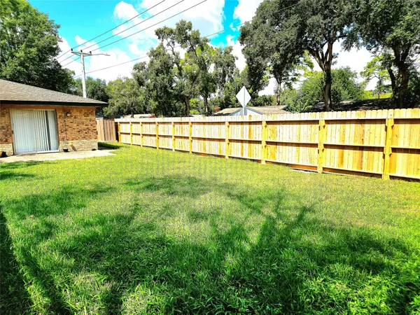 $1,700 | 1546 Ramada Drive, Houston, TX 77062