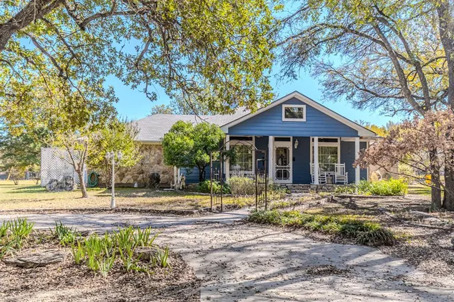 $440,000 | 915 Live Oak Circle, Hico, TX 76457