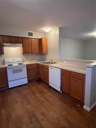 $1,095 | 7206 Twin Crest Drive, Unit 201, Austin, TX 78752