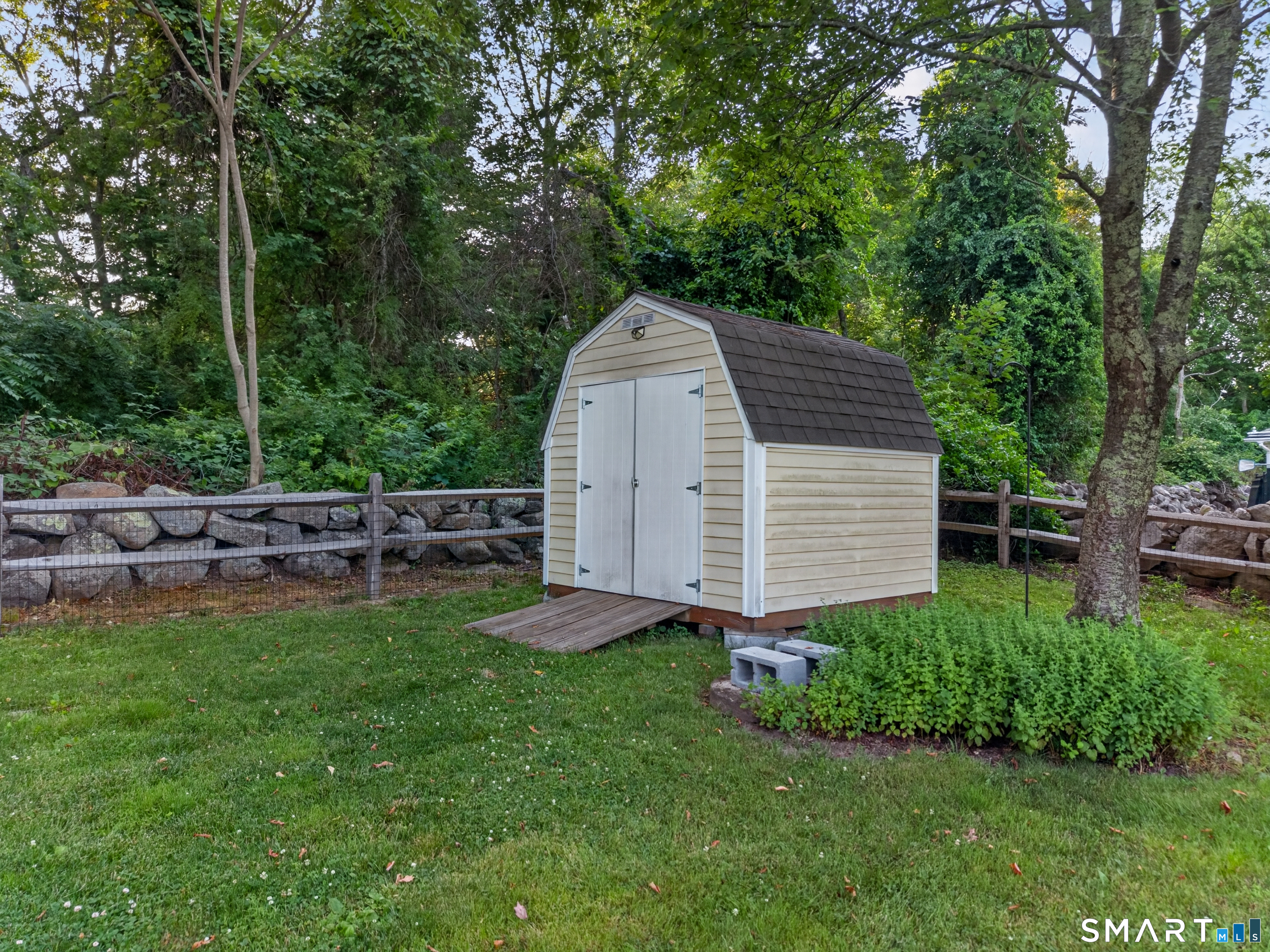 397 Colonel Ledyard Highway Ledyard, CT 06339 - Photo 36 of 40
