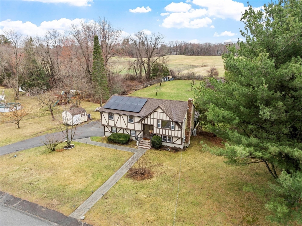 17 Horseshoe Road Dracut, MA 01826 - Photo 1 of 42