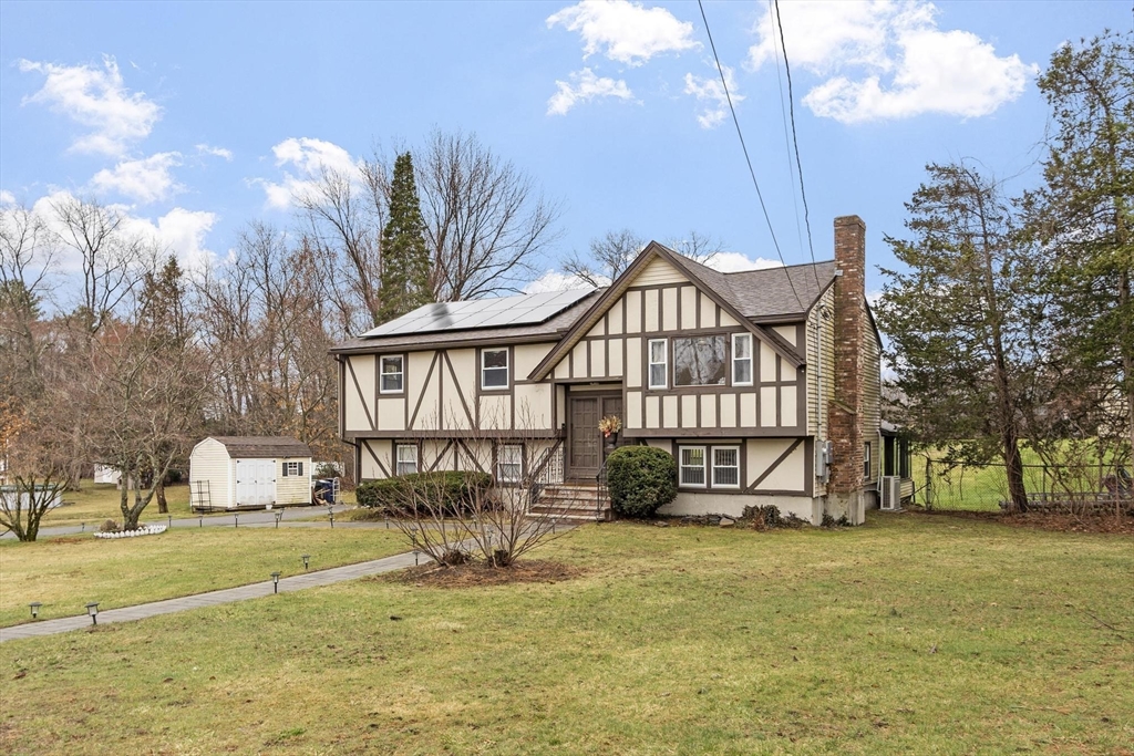 17 Horseshoe Road Dracut, MA 01826 - Photo 2 of 42