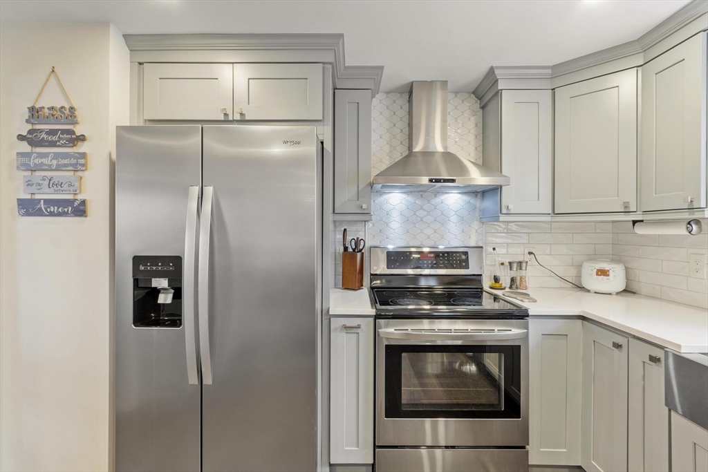 17 Horseshoe Road Dracut, MA 01826 - Photo 8 of 42