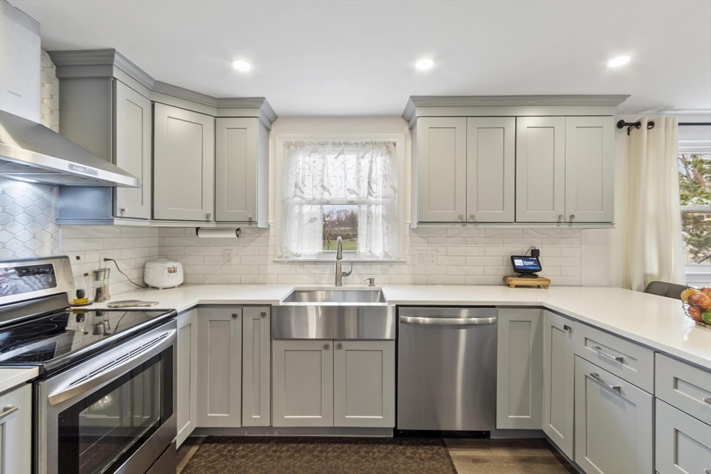 17 Horseshoe Road Dracut, MA 01826 - Photo 10 of 42