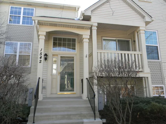 $2,100 | 1542 Sauganash Court, Gurnee, IL 60031