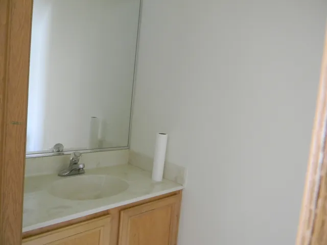 $2,100 | 1542 Sauganash Court, Gurnee, IL 60031