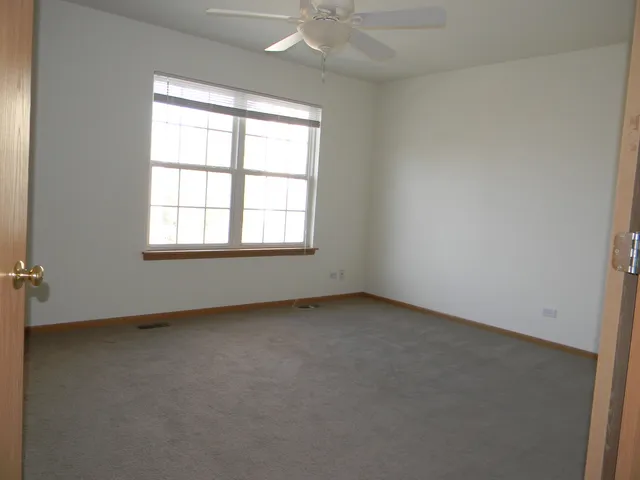 $2,100 | 1542 Sauganash Court, Gurnee, IL 60031