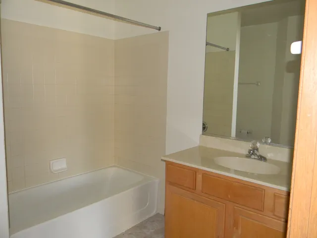 $2,100 | 1542 Sauganash Court, Gurnee, IL 60031