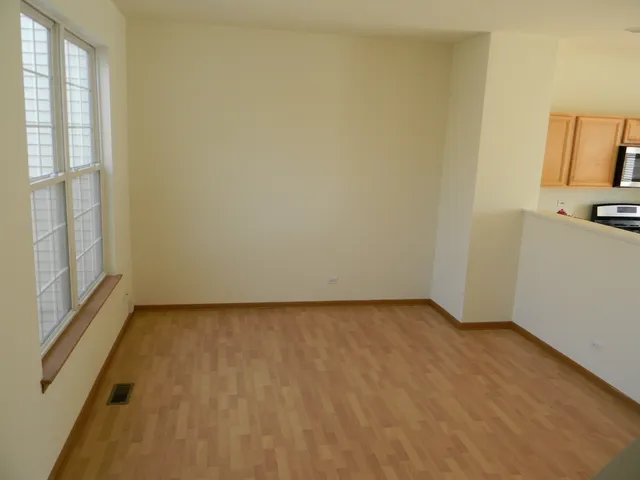 $2,100 | 1542 Sauganash Court, Gurnee, IL 60031