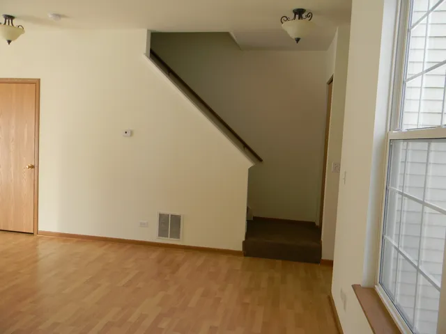 $2,100 | 1542 Sauganash Court, Gurnee, IL 60031