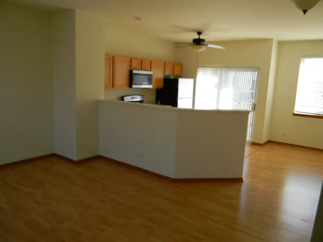 $2,100 | 1542 Sauganash Court, Gurnee, IL 60031