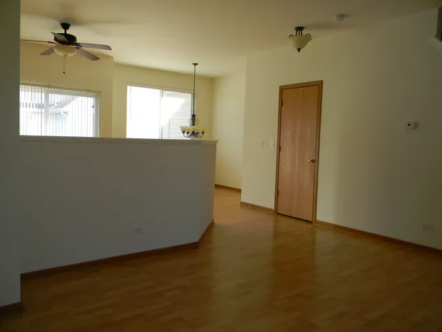 $2,100 | 1542 Sauganash Court, Gurnee, IL 60031