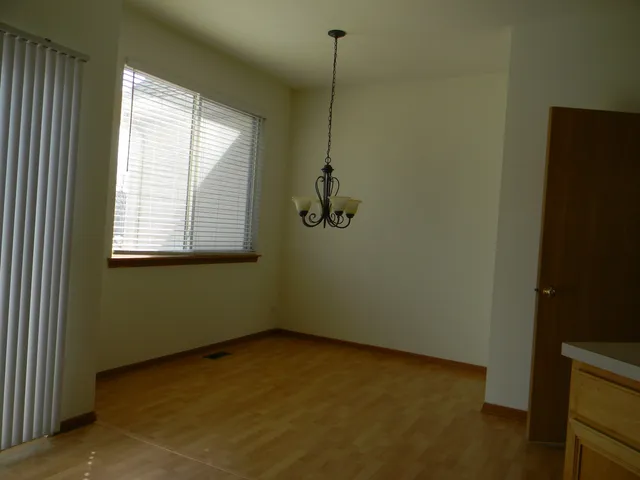 $2,100 | 1542 Sauganash Court, Gurnee, IL 60031