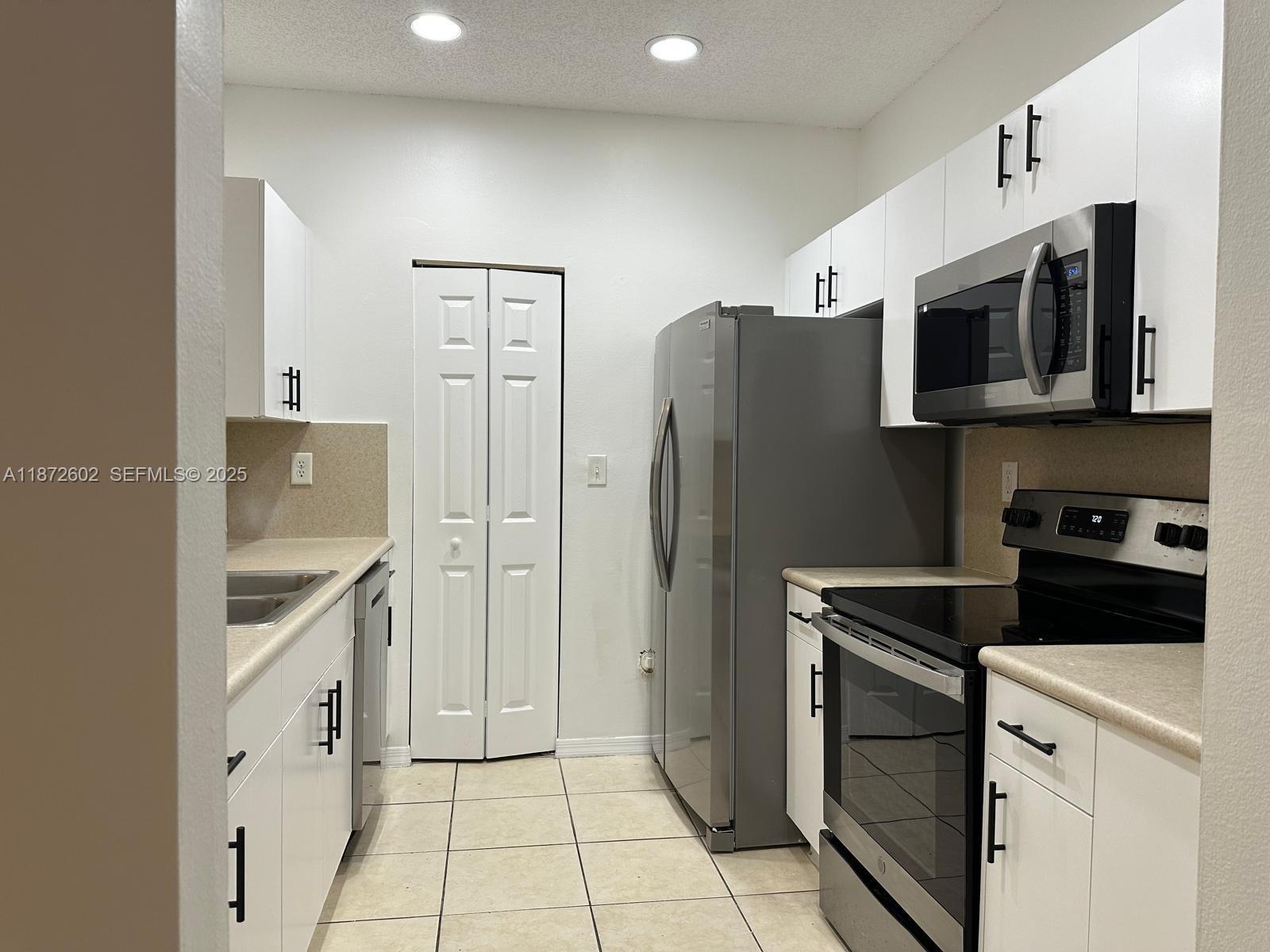 955 Northeast 42nd Terrace, Unit 955 Homestead, FL 33033 - Photo 9 of 25