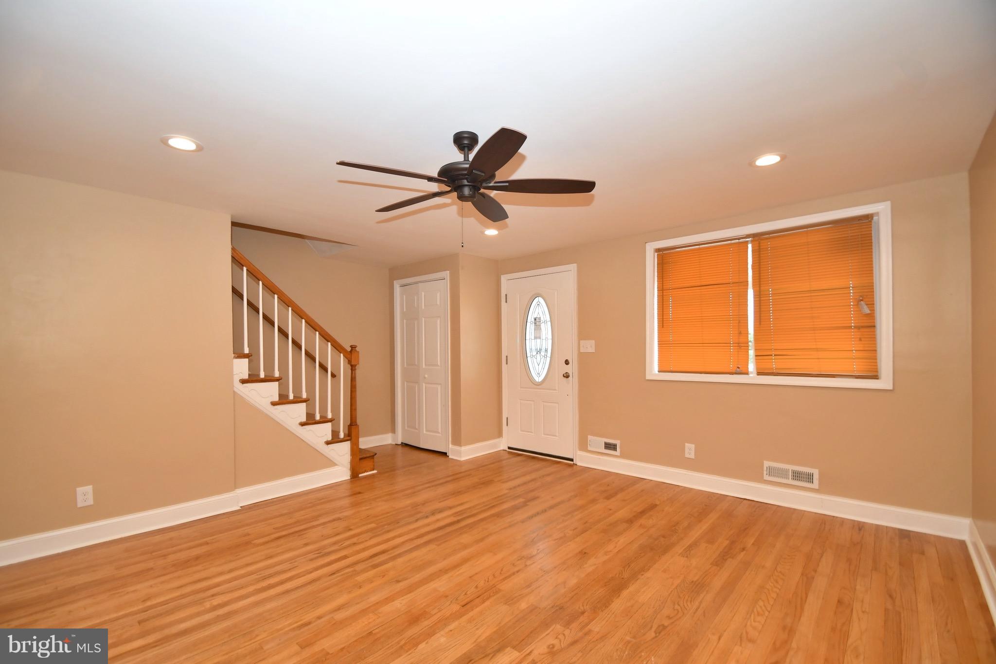 7830 Rockbourne Road Baltimore, MD 21222 - Photo 4 of 28 Living Room